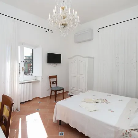 Konukevi La Cascata 3*